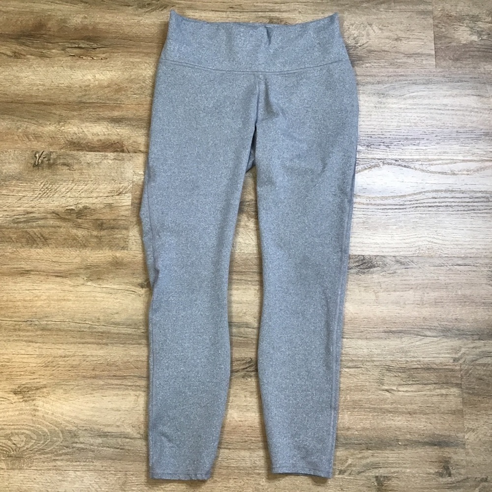 Fabletics Leggings Size S or M Ankle Length Crop Gray Athletic Compress ***READ